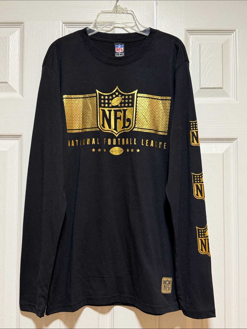 💗NWT NFL Apparel Gold Shield Logo Long Sleeve T-Shirt - Small